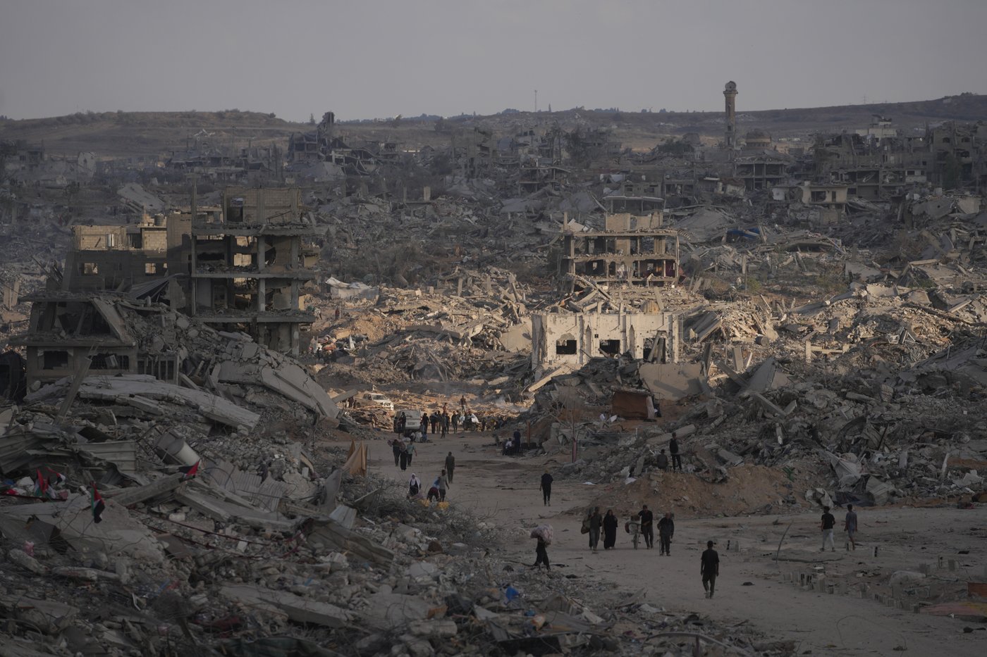 Photos show Gaza’s destruction as families return to what's left of their homes | iNFOnews.ca