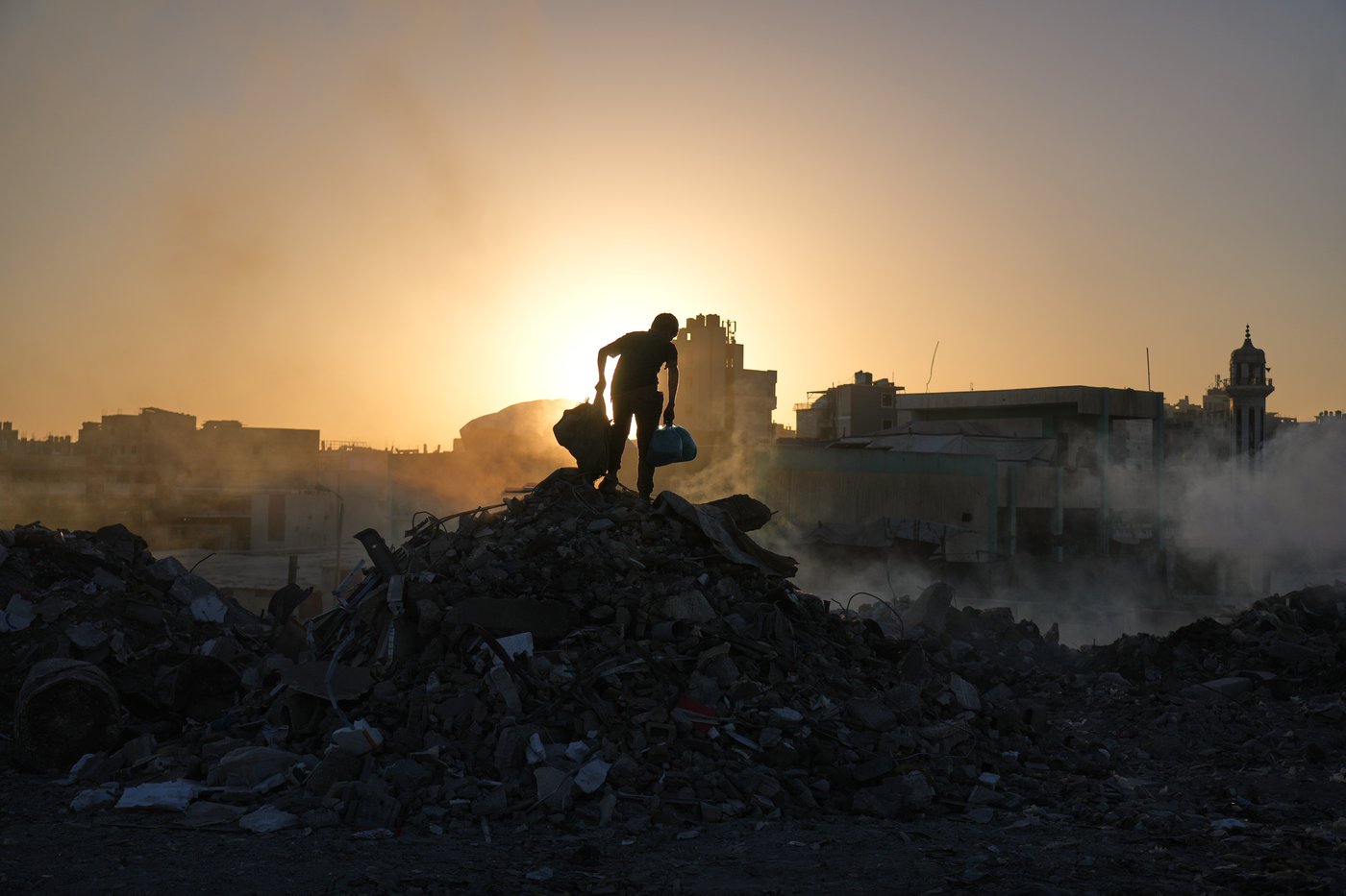A bomb in Gaza's rubble wounds twins who thought it was a toy | iNFOnews.ca A bomb in Gaza's rubble wounds twins who thought it was a toy | iNFOnews.ca