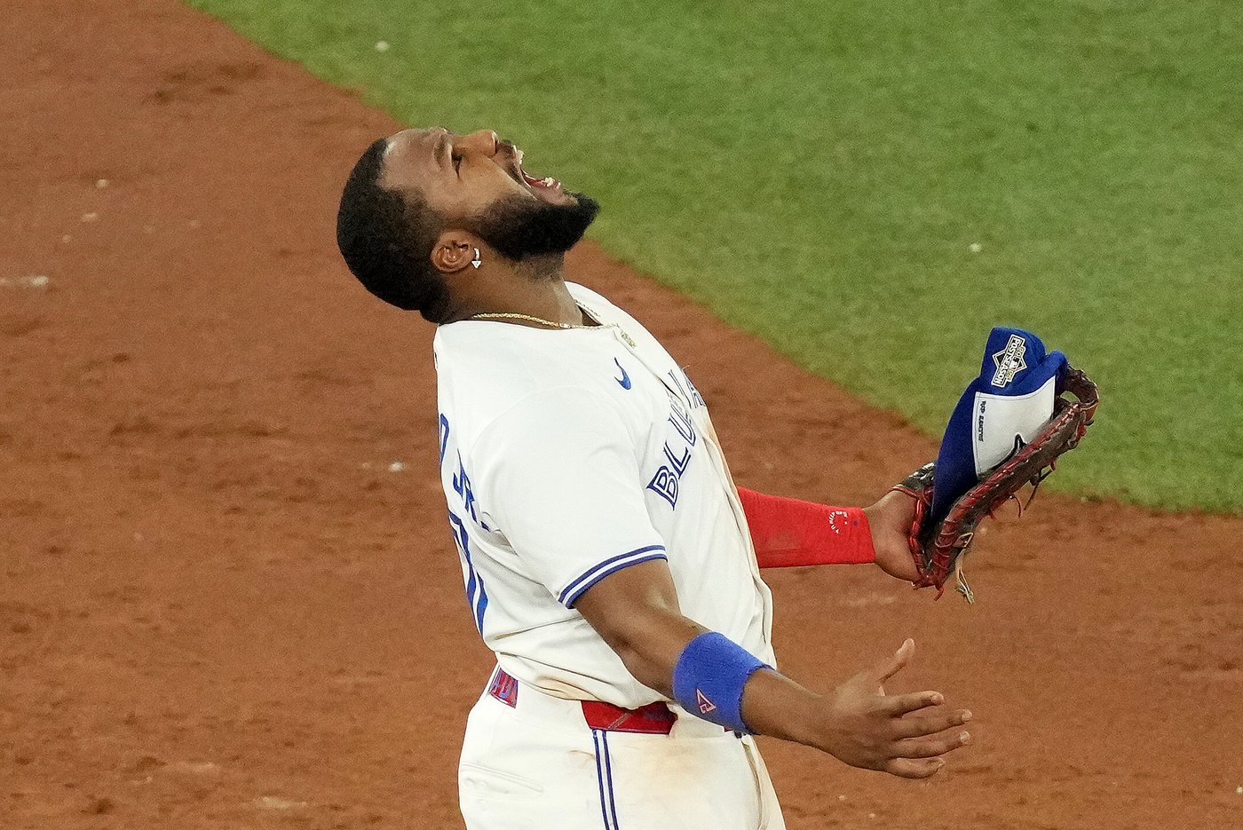 Photo Gallery: Blue Jays advance to World Series with 4-3 win over the Mariners | iNFOnews.ca