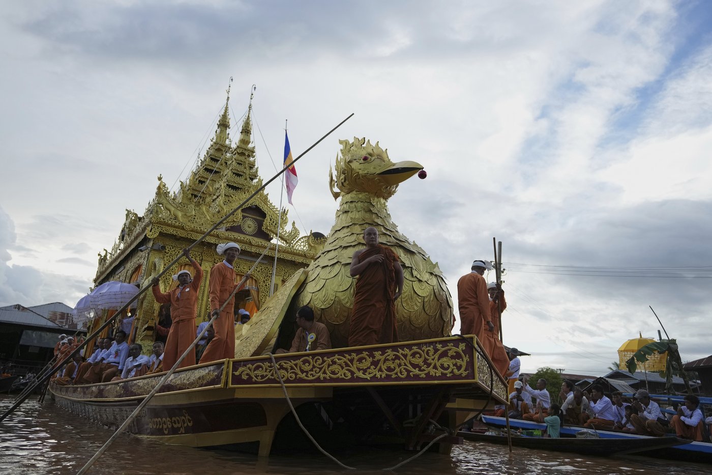 Spectacular lake festival in Myanmar shines despite political upheaval and natural disasters | iNFOnews.ca