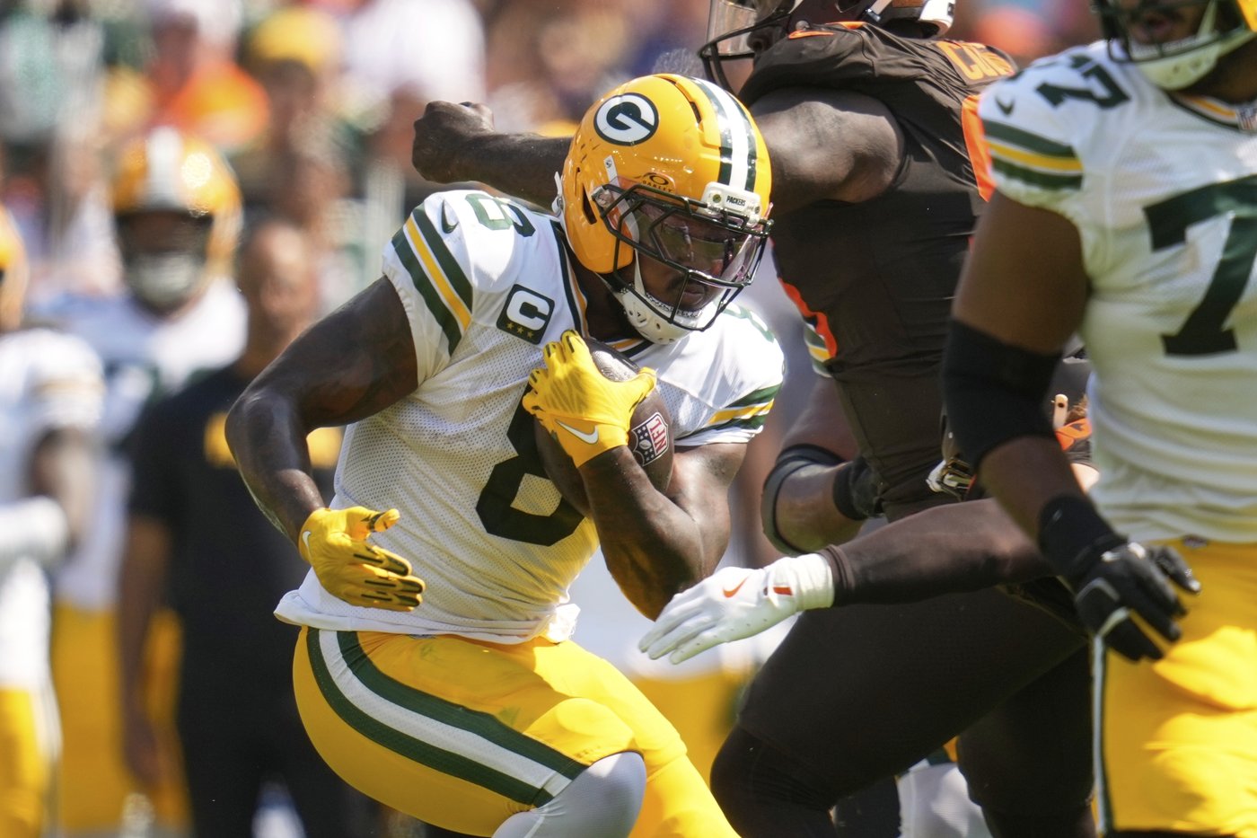 Packers' Josh Jacobs is off to a slow start behind a banged-up offensive line | iNFOnews.ca