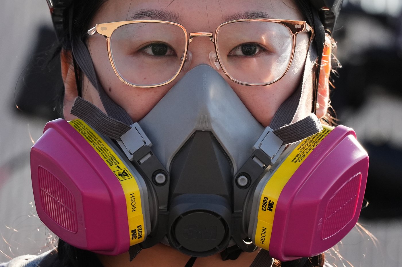 Photos of protesters clashing with police outside Chicago immigration facility | iNFOnews.ca