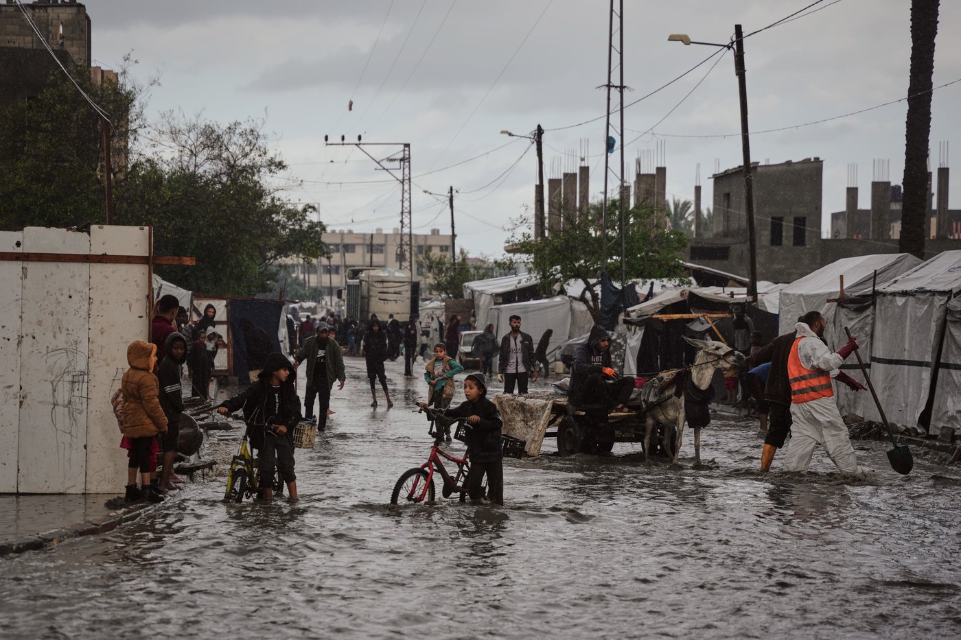 'Everything is soaked': Winter rains in Gaza bring new misery for Palestinians | iNFOnews.ca