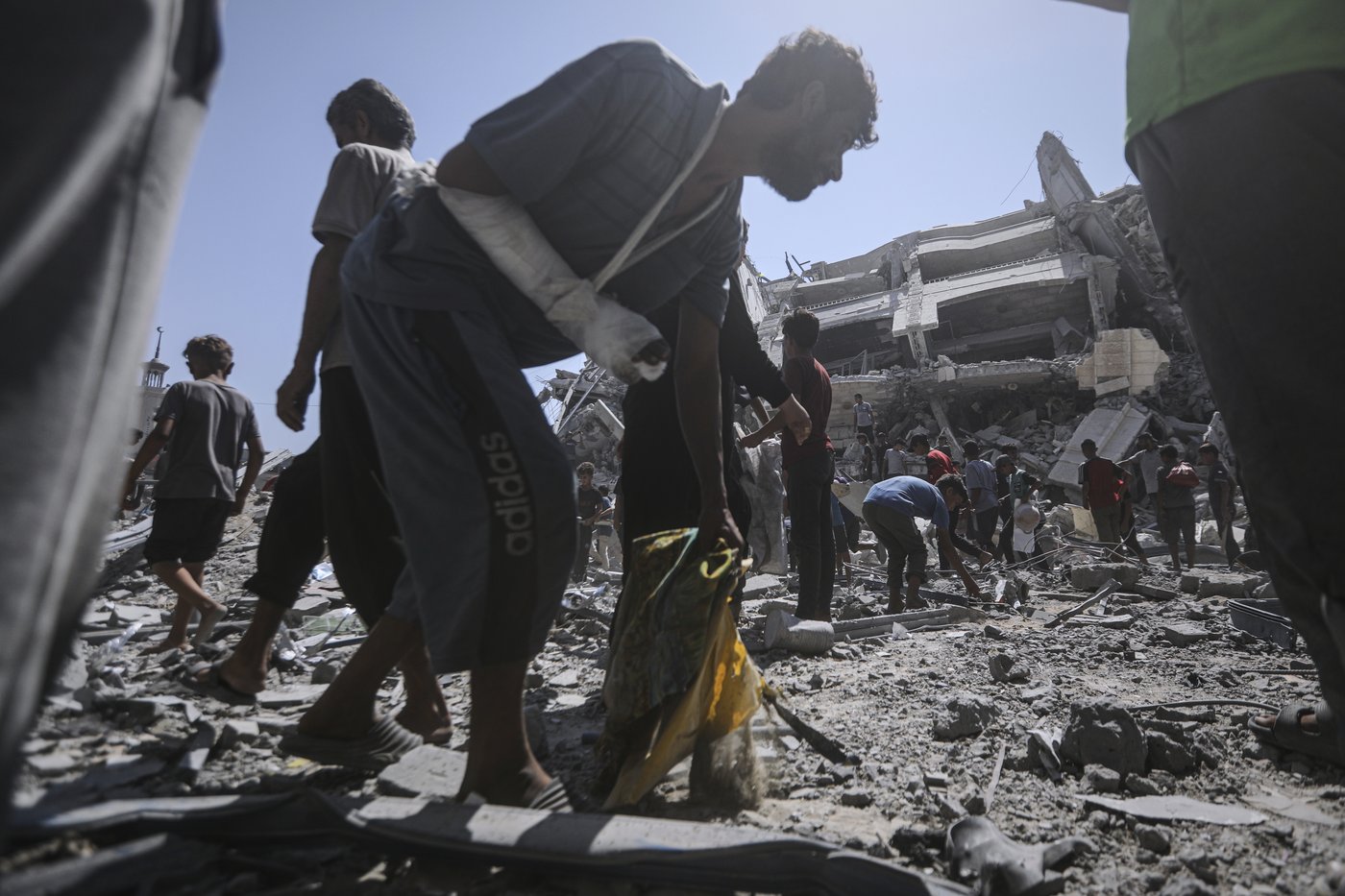 Israel strikes high-rise building and threatens to hit more in Gaza City offensive | iNFOnews.ca