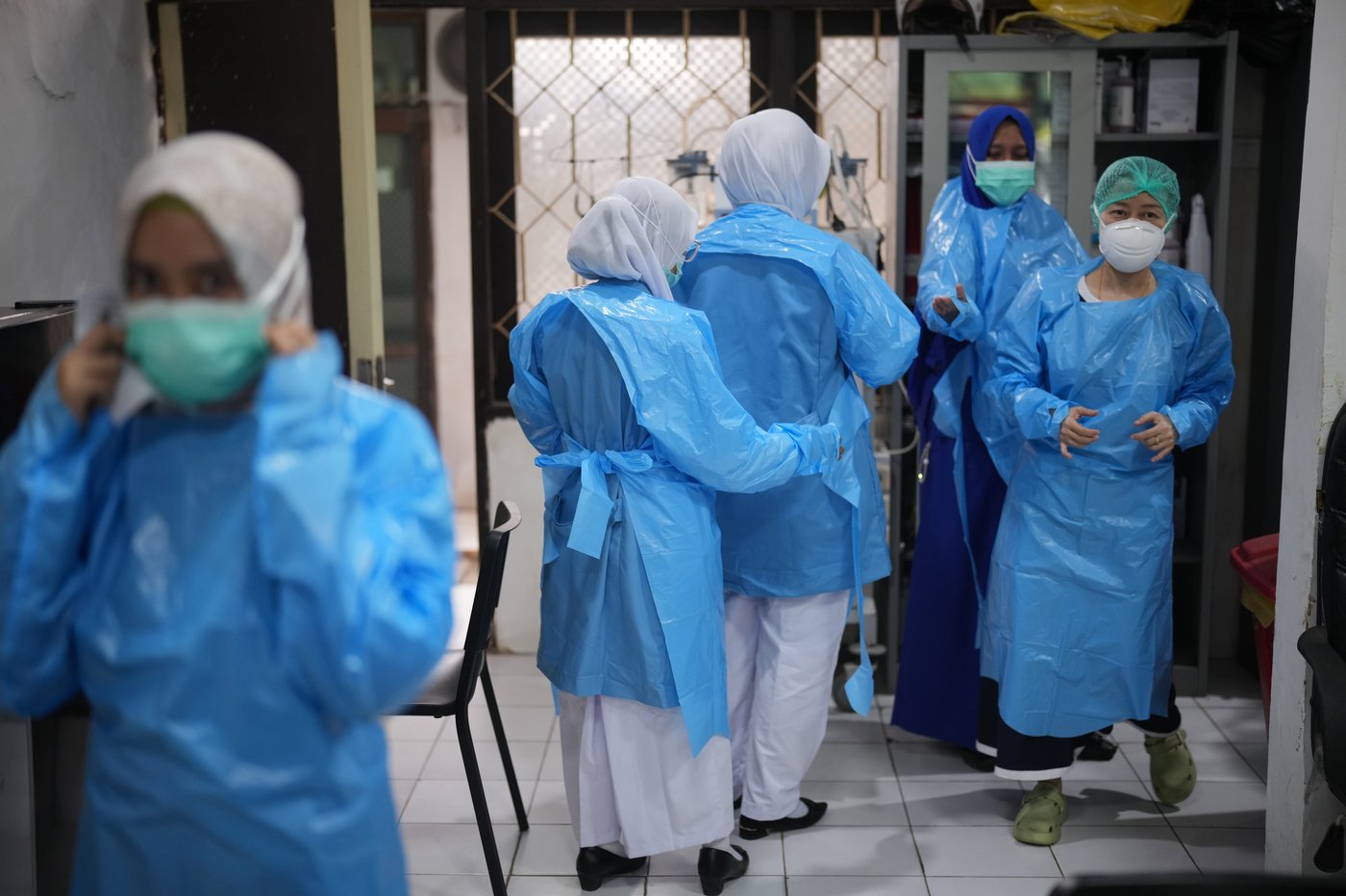 Photos show the efforts to curb a measles outbreak in Indonesia | iNFOnews.ca