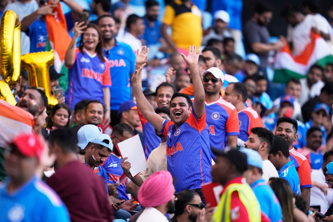 Pakistan collapses from 113-1 to 146 all out against India in cricket's Asia Cup final | iNFOnews.ca