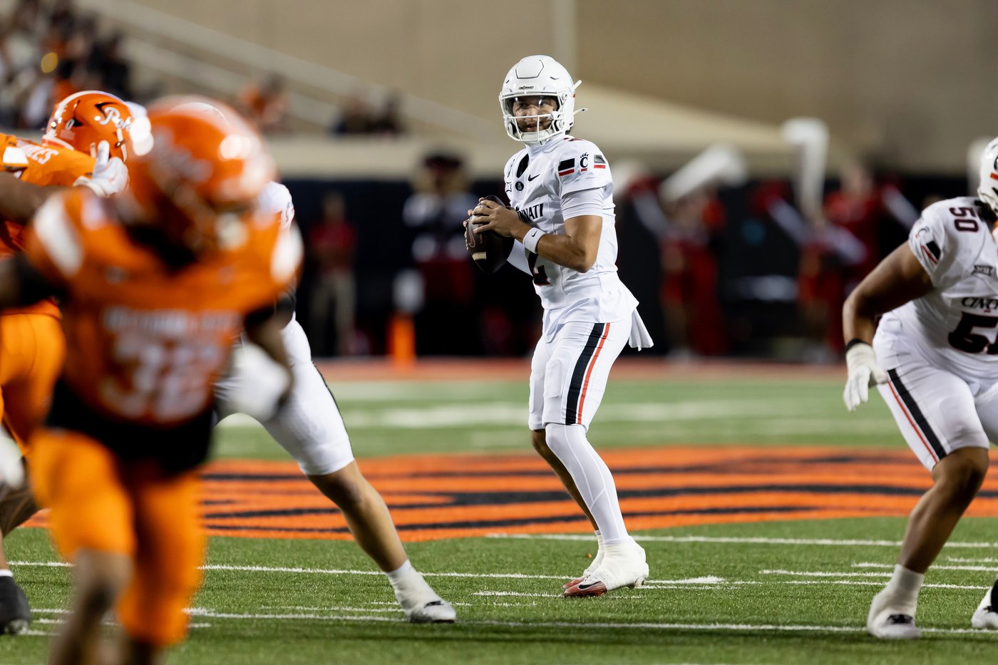 Sorsby has hand in 4 TDs in No. 24 Cincinnati's 49-17 victory over Oklahoma State | iNFOnews.ca Sorsby has hand in 4 TDs in No. 24 Cincinnati's 49-17 victory over Oklahoma State | iNFOnews.ca