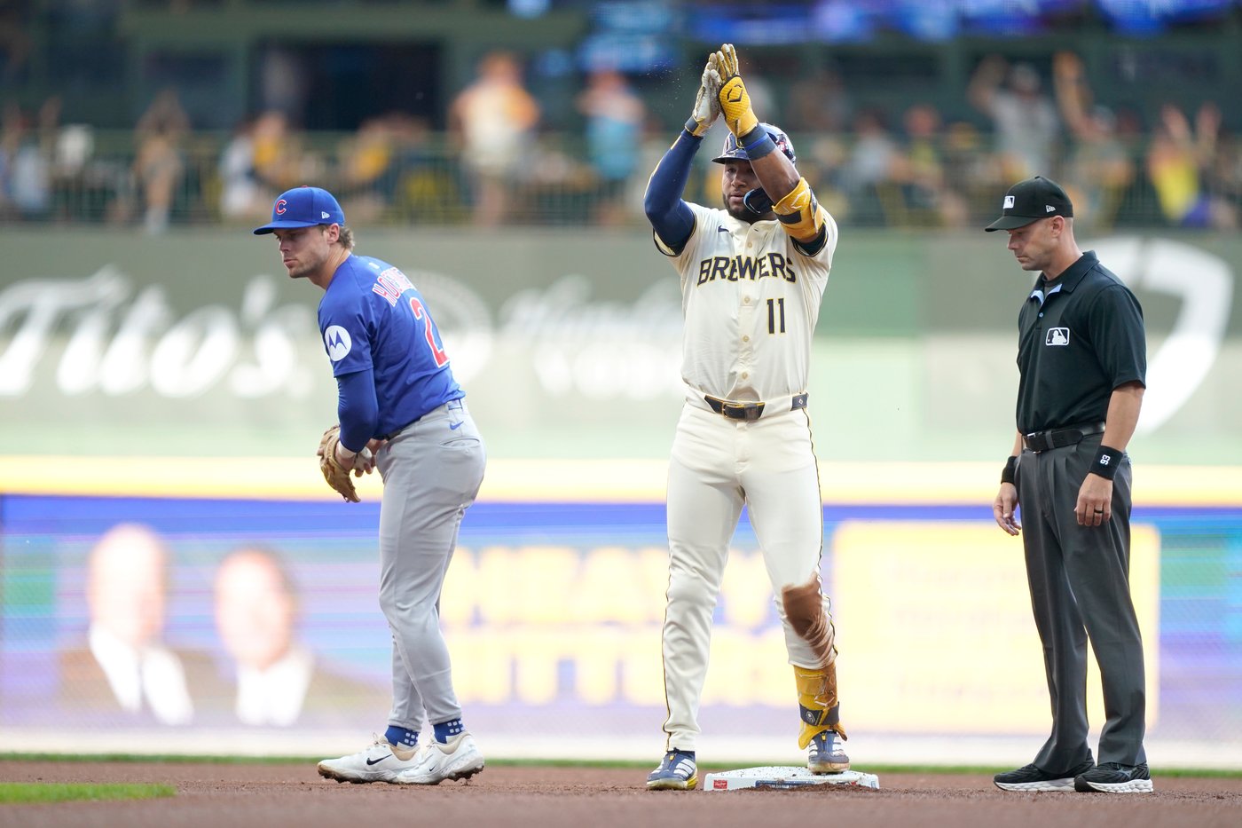 Brewers' Chourio undergoes MRI but stays upbeat after leaving NLDS Game 1 with hamstring tightness | iNFOnews.ca