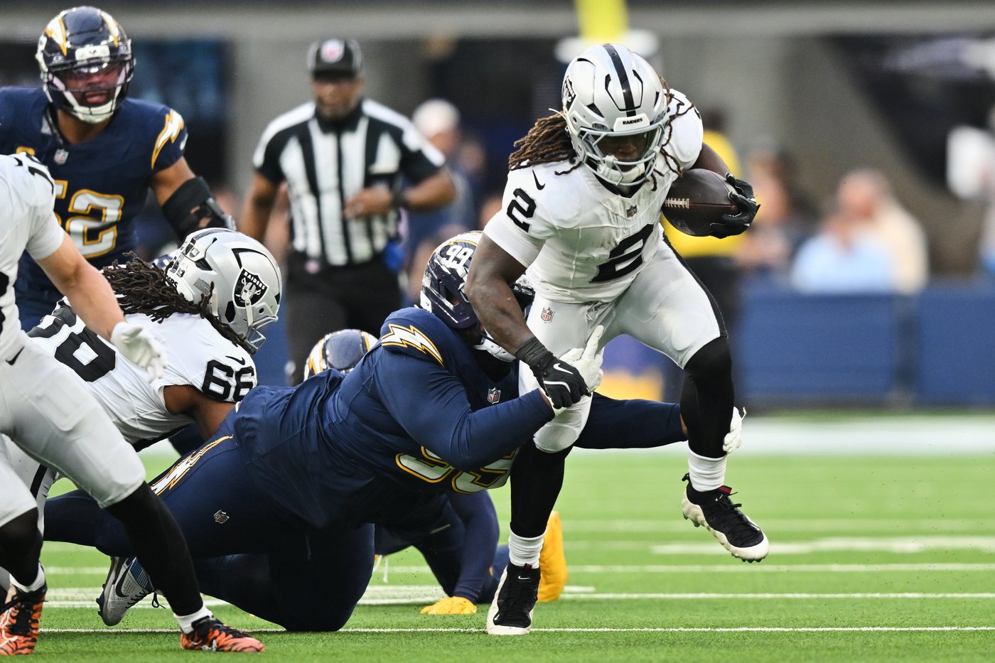 Struggling Raiders offense looks largely the same in first game under interim coordinator Greg Olson | iNFOnews.ca