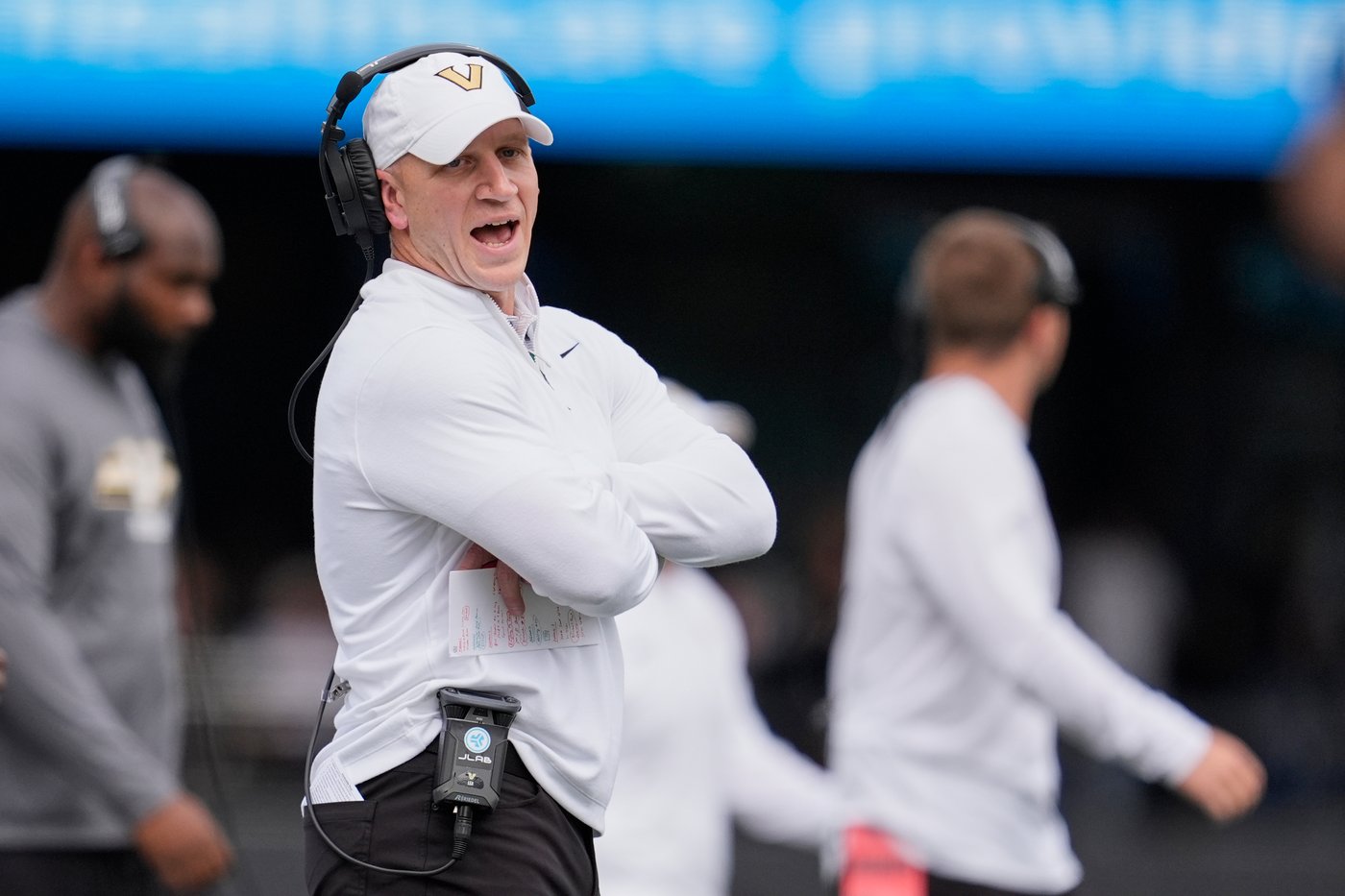 Pavia throws 5 TD passes, runs for a score to lead No. 18 Vanderbilt over Utah State 55-35 | iNFOnews.ca