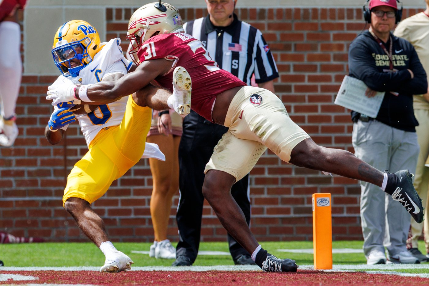 Mason Heintschel throws for 321 yards, two TDs to Desmond Reid in Pitt's upset of No. 25 Florida St. | iNFOnews.ca