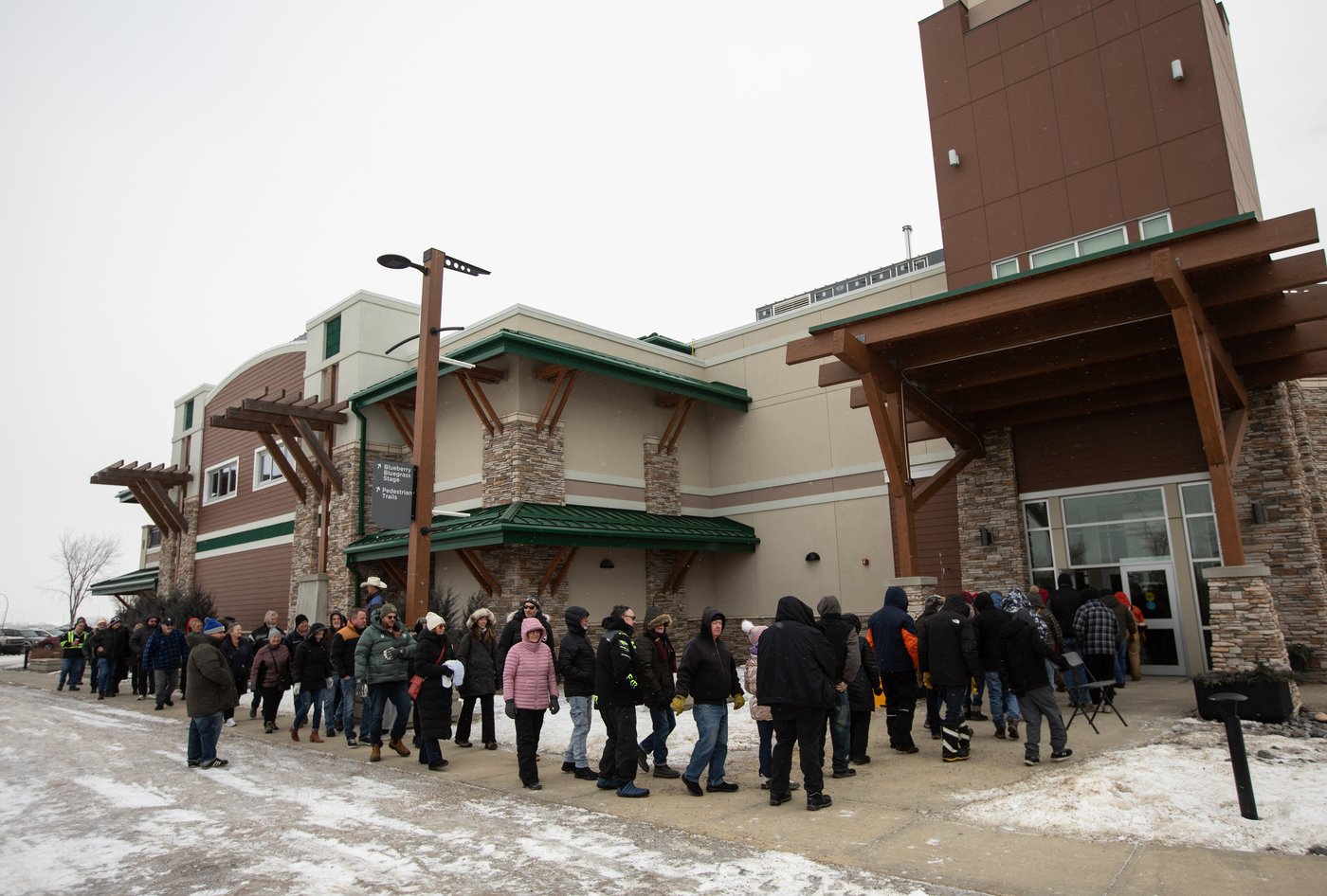 Hundreds line up near Edmonton to sign petition calling for vote on separation | iNFOnews.ca