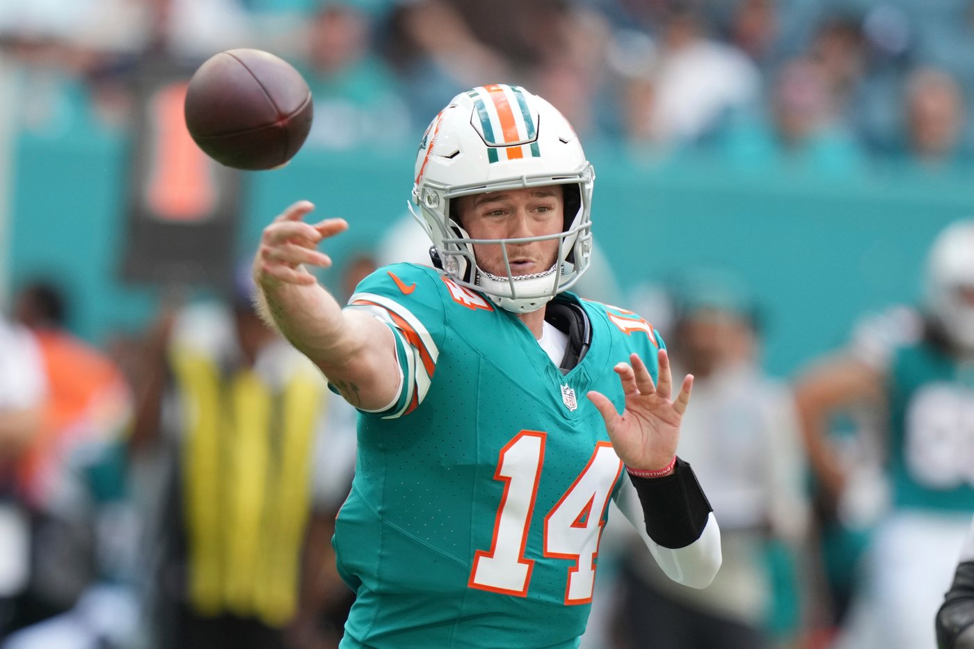 Joe Burrow throws for 309 yards and 4 TDs as Bengals rout Dolphins 45-21 | iNFOnews.ca