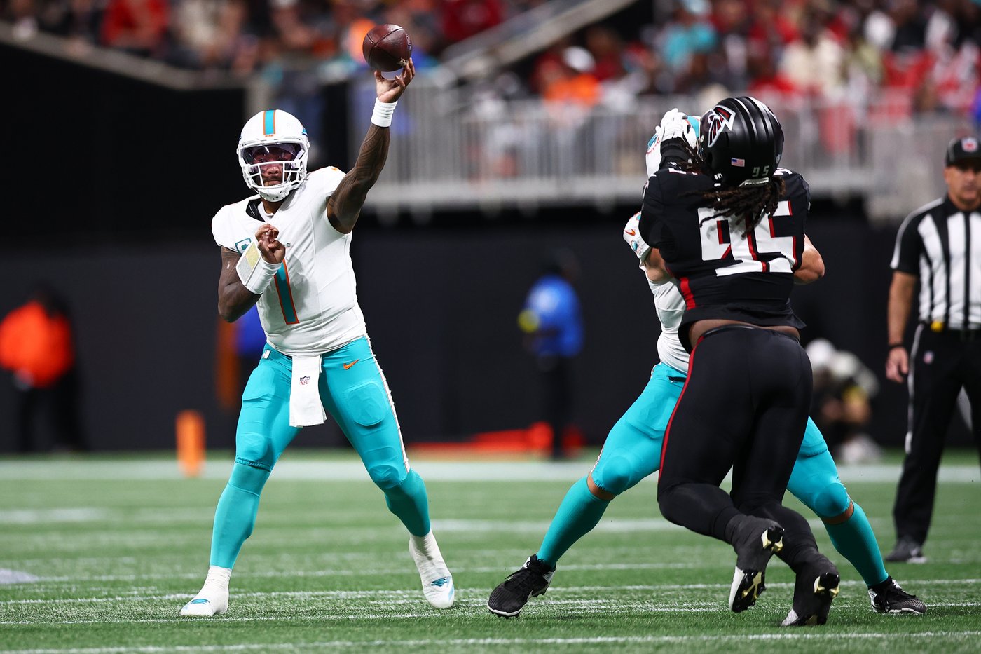 Tua Tagovailoa throws 4 TD passes as Dolphins overwhelm Falcons 34-10 to end 3-game losing streak | iNFOnews.ca Tua Tagovailoa throws 4 TD passes as Dolphins overwhelm Falcons 34-10 to end 3-game losing streak | iNFOnews.ca