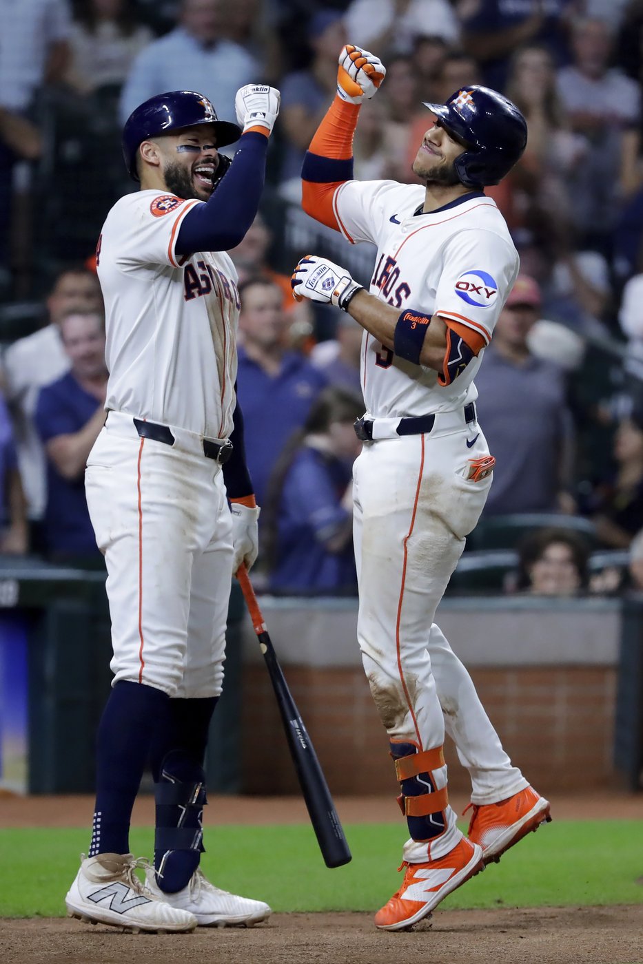 Altuve's homer lifts Astros to sweep Rangers, take AL West lead | iNFOnews.ca