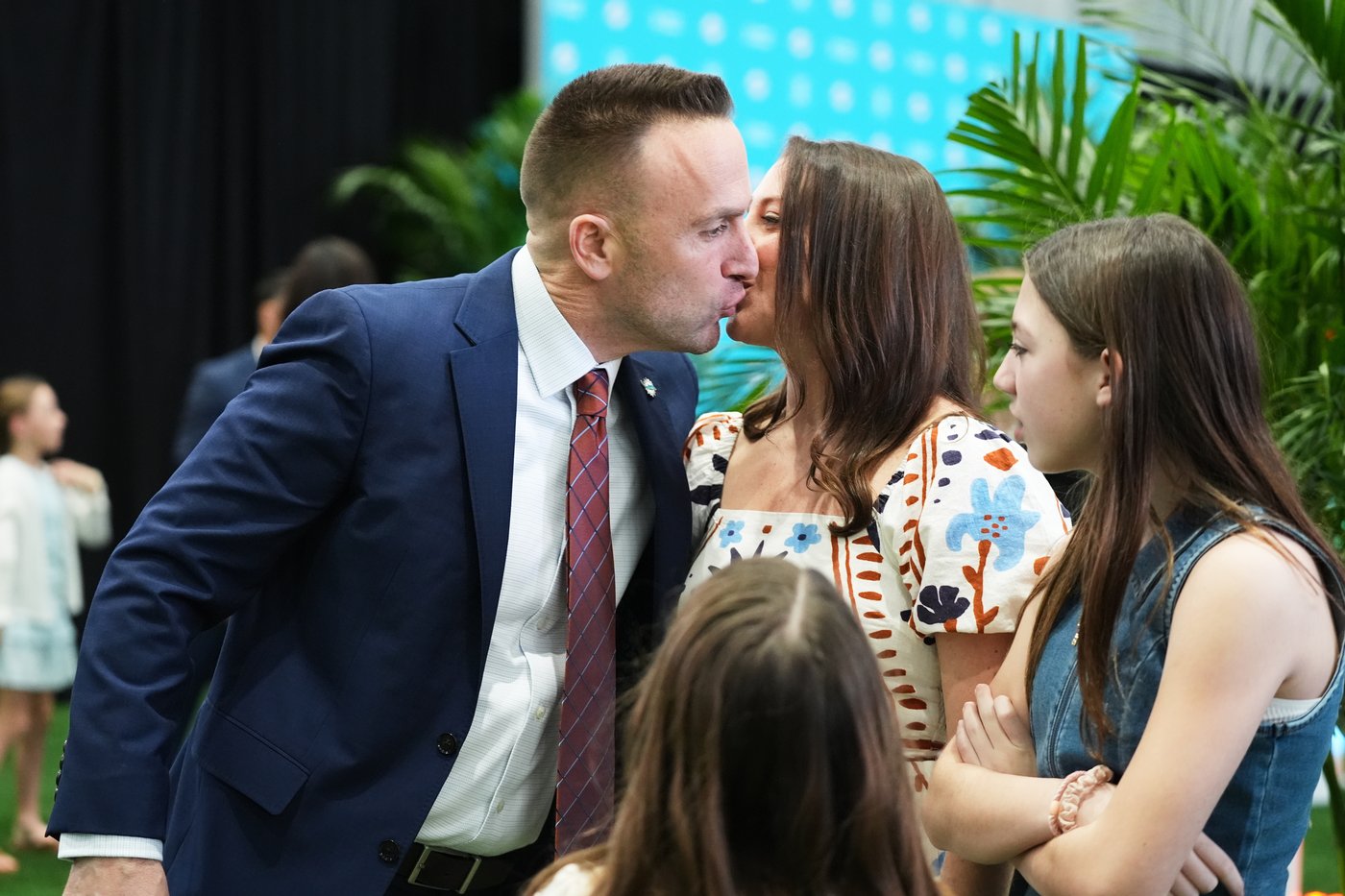 He lined fields. He did laundry. Jeff Hafley took the hard road toward coaching the Miami Dolphins | iNFOnews.ca