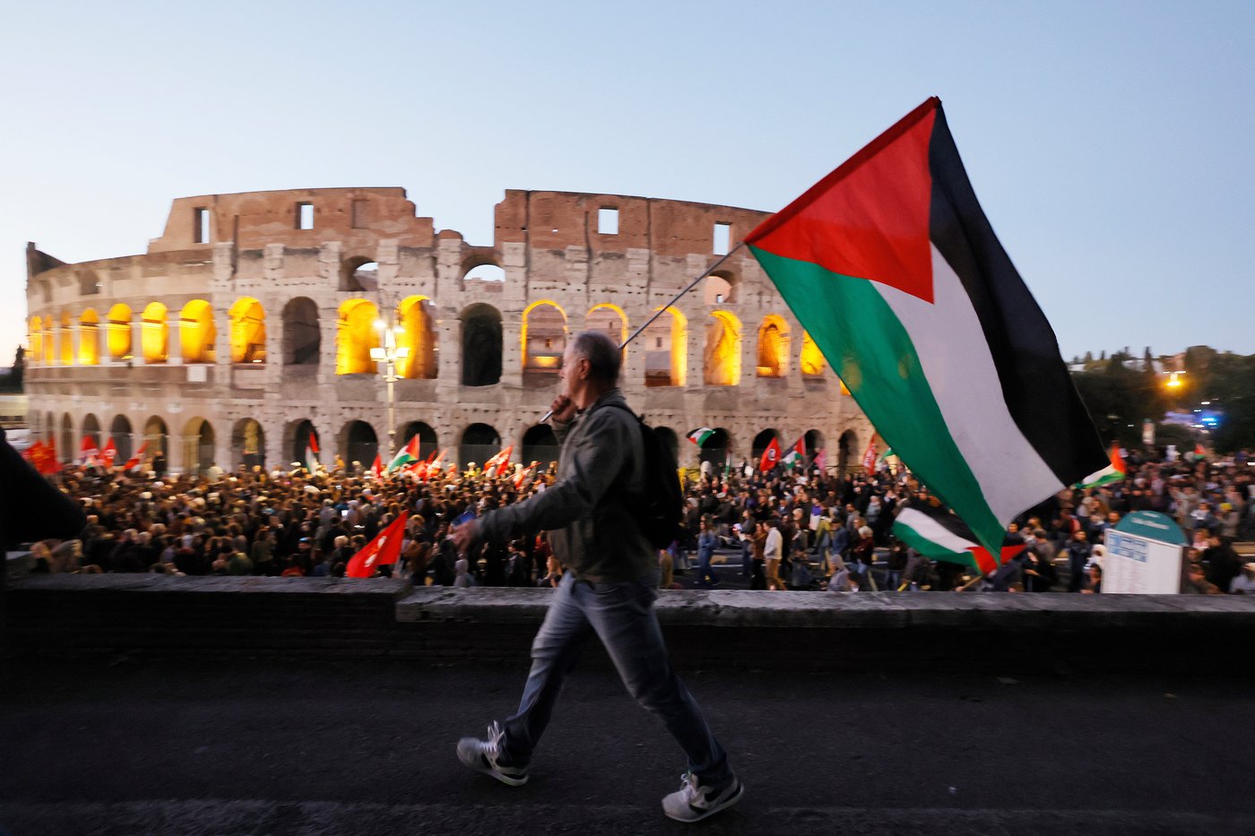 Photos show widespread protests after Israeli forces intercept Gaza-bound flotilla | iNFOnews.ca