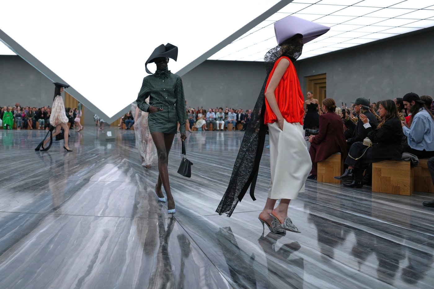 Anderson’s Dior womenswear debut is a montage of ideas, but not a 'New Look' | iNFOnews.ca
