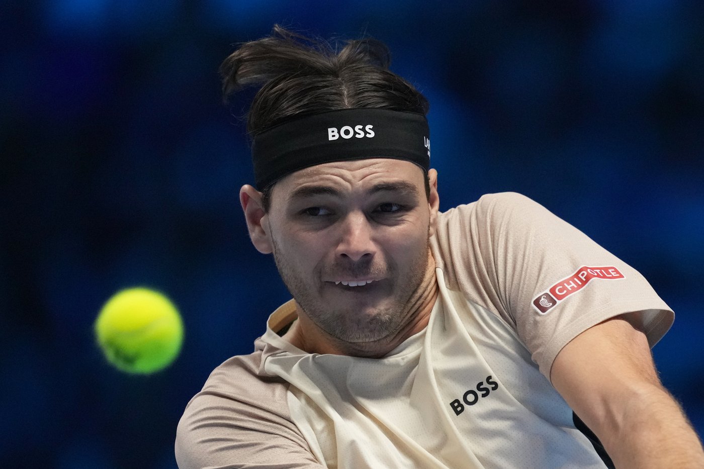 Carlos Alcaraz beats Taylor Fritz and moves within 1 win of year-end No. 1 | iNFOnews.ca