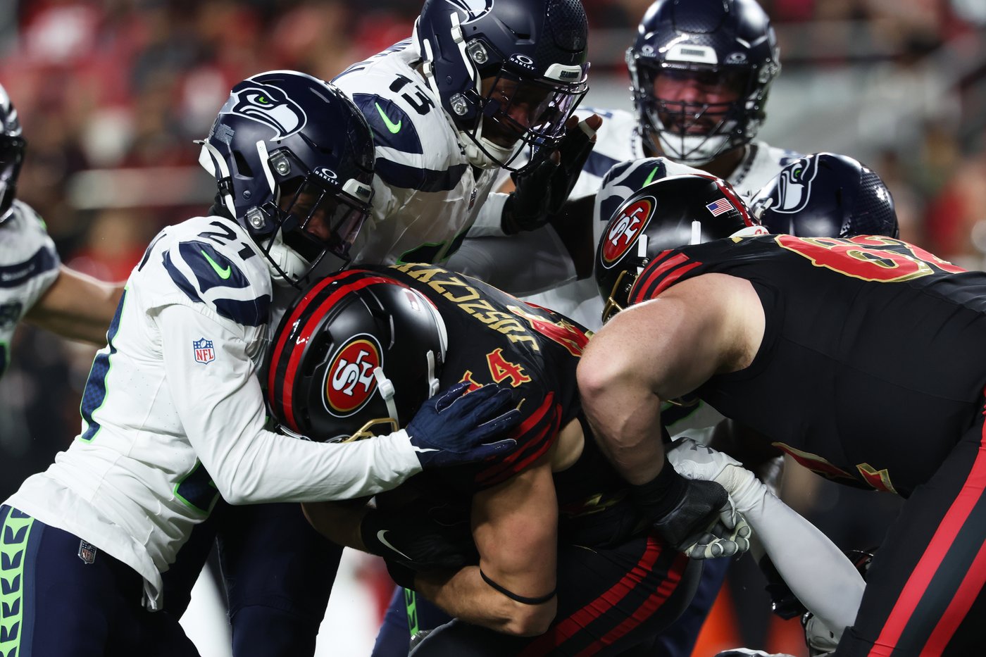 Seahawks ace final regular-season test, shut down 49ers and enter playoffs as No.1 seed | iNFOnews.ca