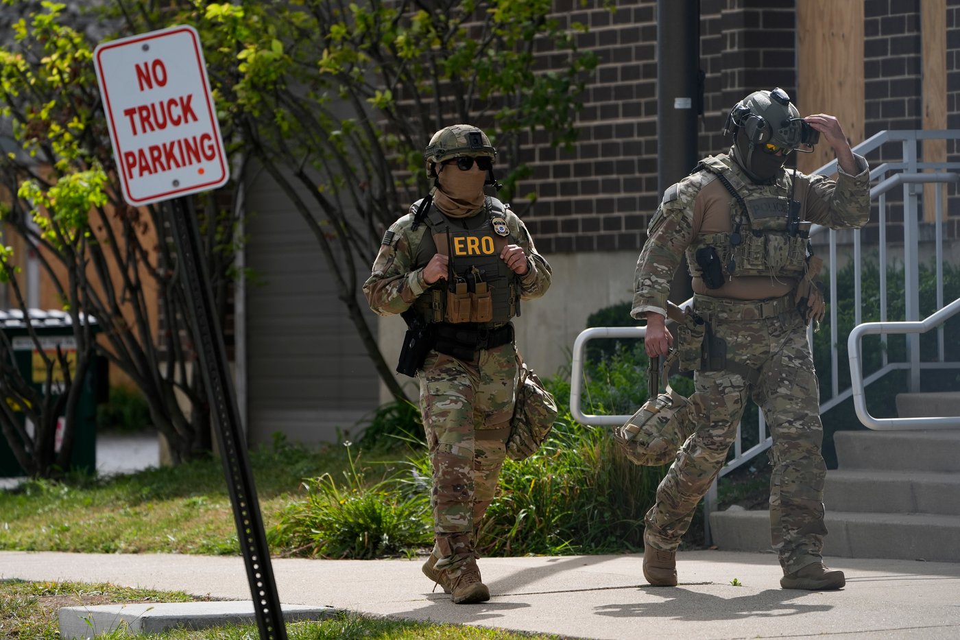Chicago area center in Trump's immigration crackdown sparks complaints of inhumane conditions | iNFOnews.ca