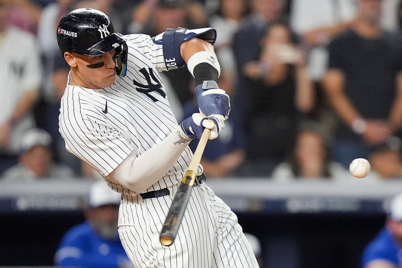 Photo Gallery: Yankees beat Blue Jays 9-6 in Game 3 | iNFOnews.ca