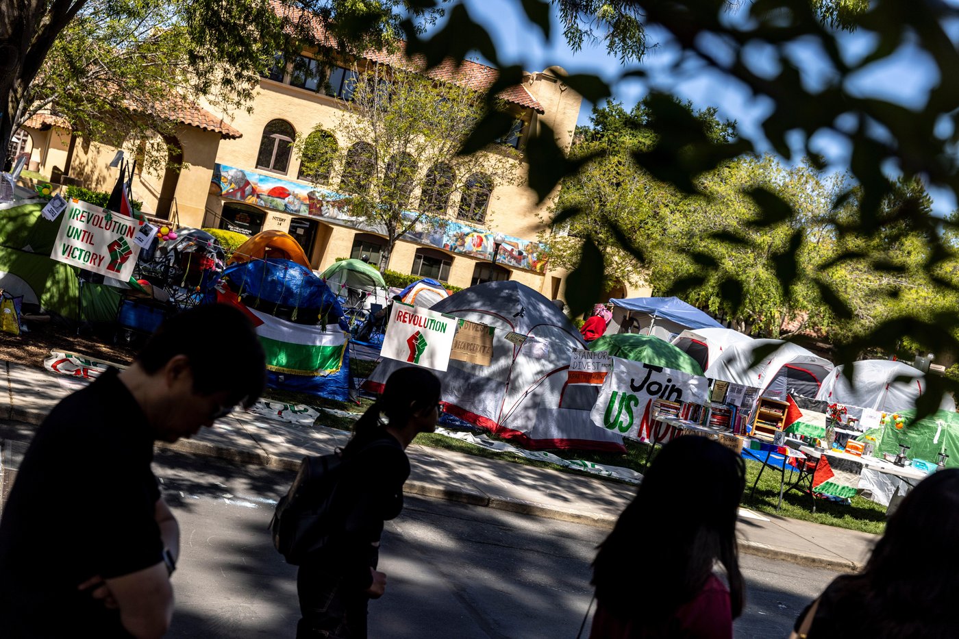Pro-Palestinian demonstrators who occupied Stanford building are arraigned | iNFOnews.ca