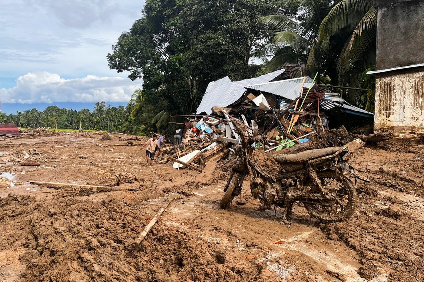 Photos shows devastating floods in Indonesia, Sri Lanka and Thailand | iNFOnews.ca