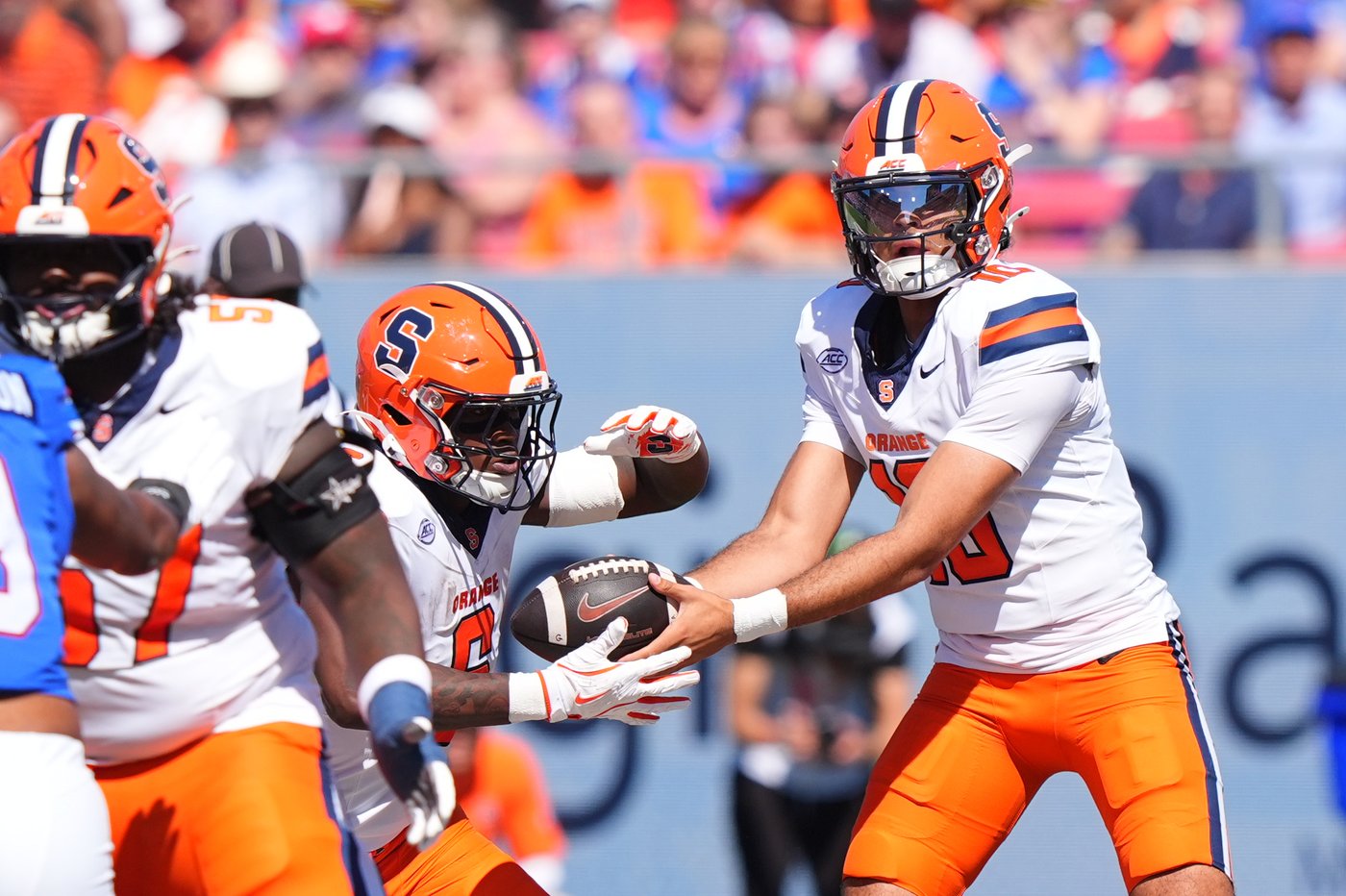 Kevin Jennings passes for career-high 4 TDs, as SMU beats Syracuse 31-18 | iNFOnews.ca