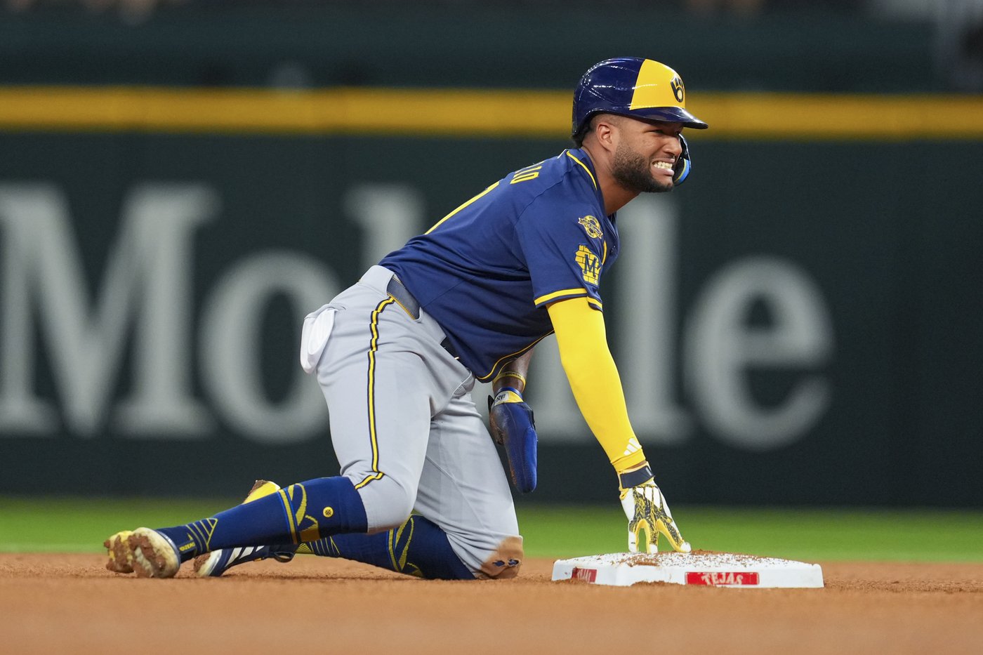 MLB-best Brewers swept in September like they were to start this season as Rangers roll | iNFOnews.ca