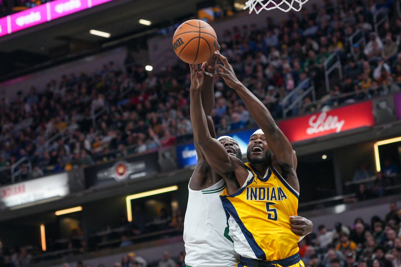 Jaylen Brown scores 30 points and the Celtics make 20 3-pointers to beat the Pacers 140-122 | iNFOnews.ca