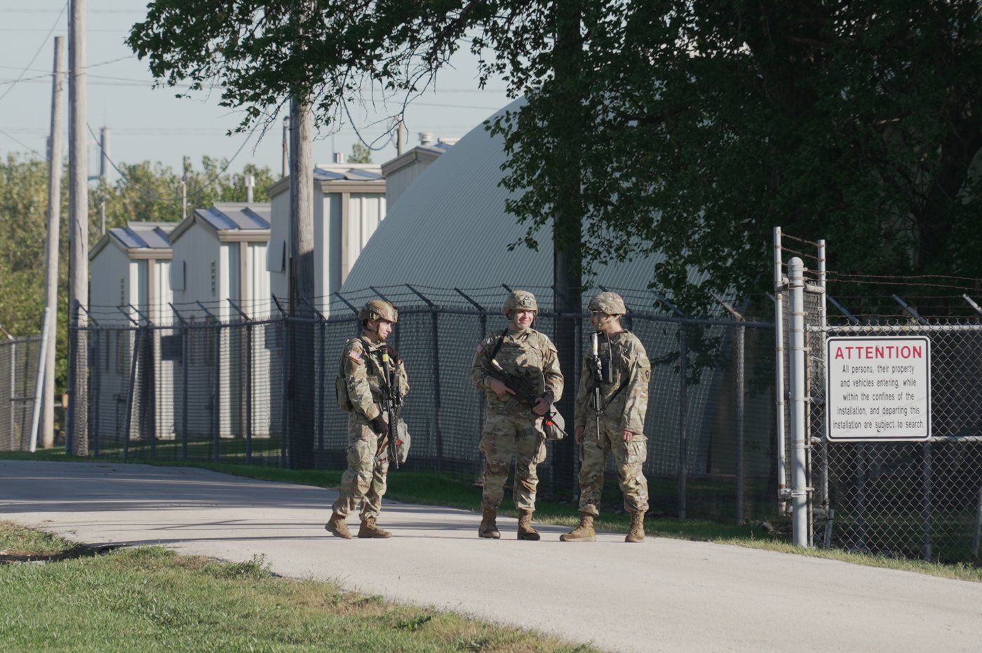 Trump says Illinois governor and Chicago mayor should be jailed as they oppose Guard deployment | iNFOnews.ca