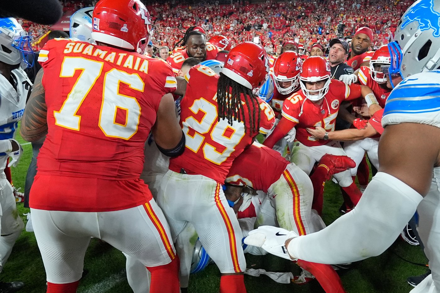 Brian Branch and the Lions end a frustrating loss at Kansas City with postgame fisticuffs | iNFOnews.ca