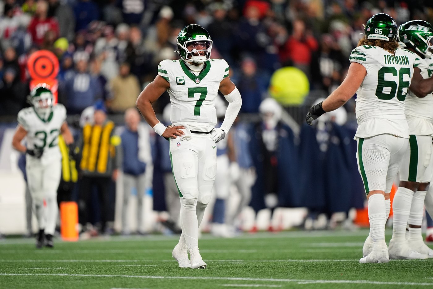 Jets' Justin Fields was surprised by benching but still believes he's a starting quarterback in NFL | iNFOnews.ca