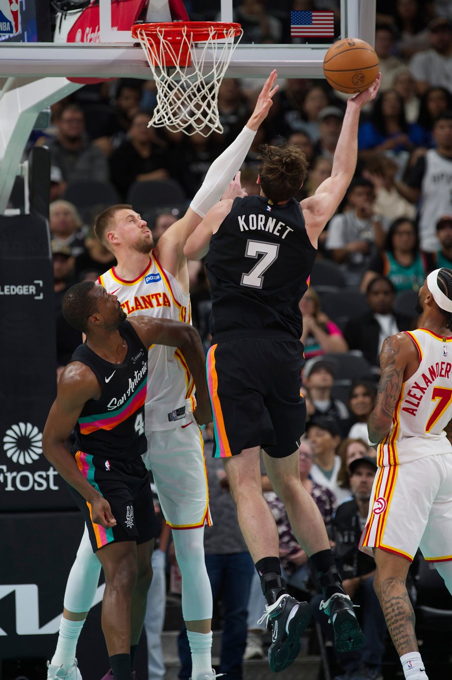 Fox, Johnson lead Spurs to third straight victory without Wembanyama, toppling Hawks 135-126 | iNFOnews.ca