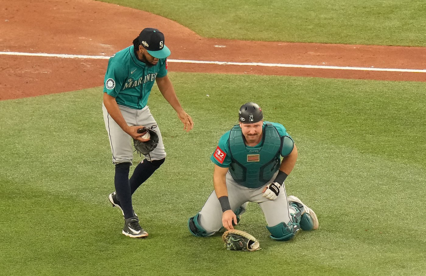 Photo Gallery: Mariners beat Jays 10-3, lead ALCS 2-0 | iNFOnews.ca