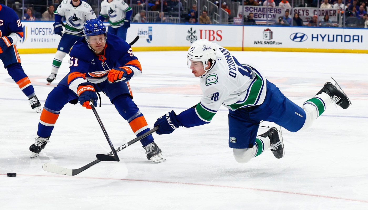 Kiefer Sherwood has hat trick as Canucks beat Islanders 4-1 for 3rd straight win | iNFOnews.ca