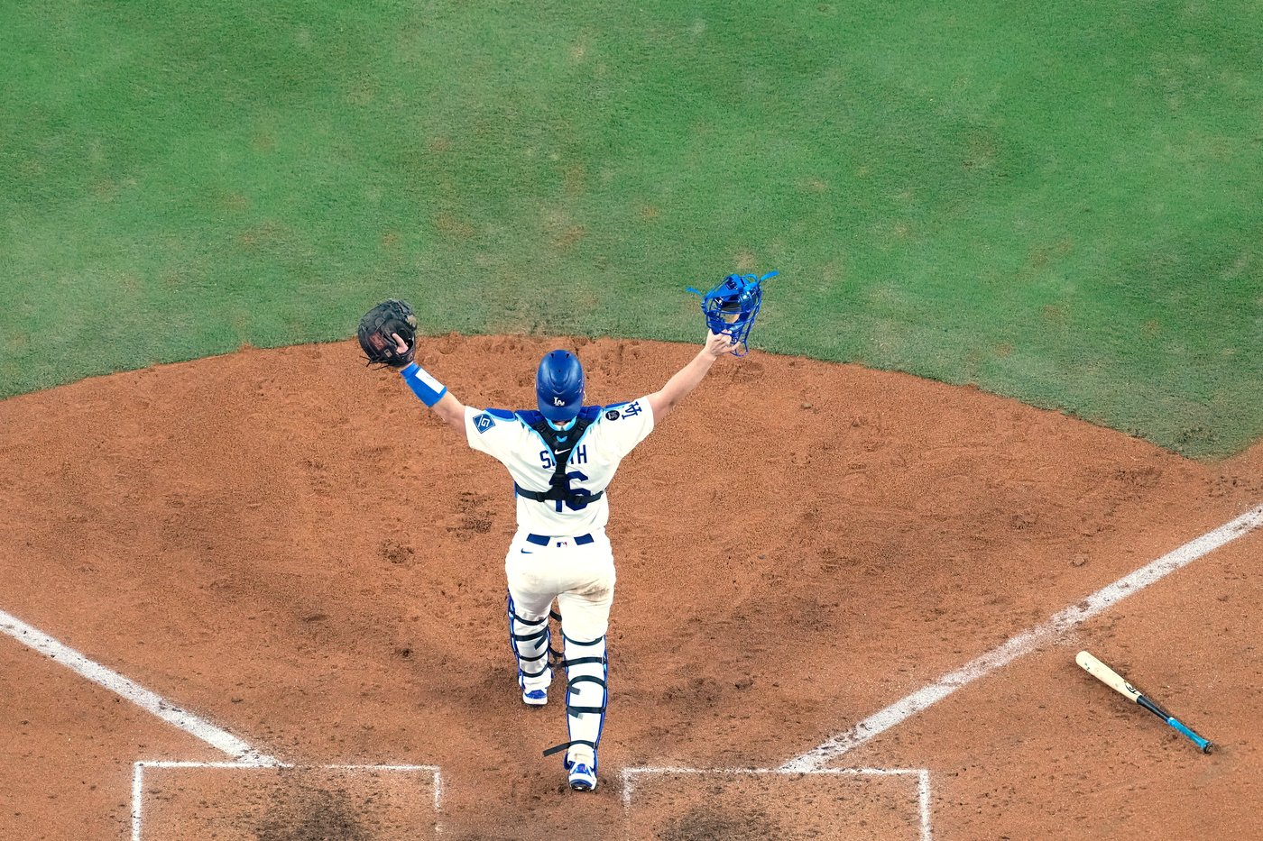 Shohei Ohtani hits 3 homers and strikes out 10 in Dodgers' clinching 5-1 NLCS win over Brewers | iNFOnews.ca Shohei Ohtani hits 3 homers and strikes out 10 in Dodgers' clinching 5-1 NLCS win over Brewers | iNFOnews.ca
