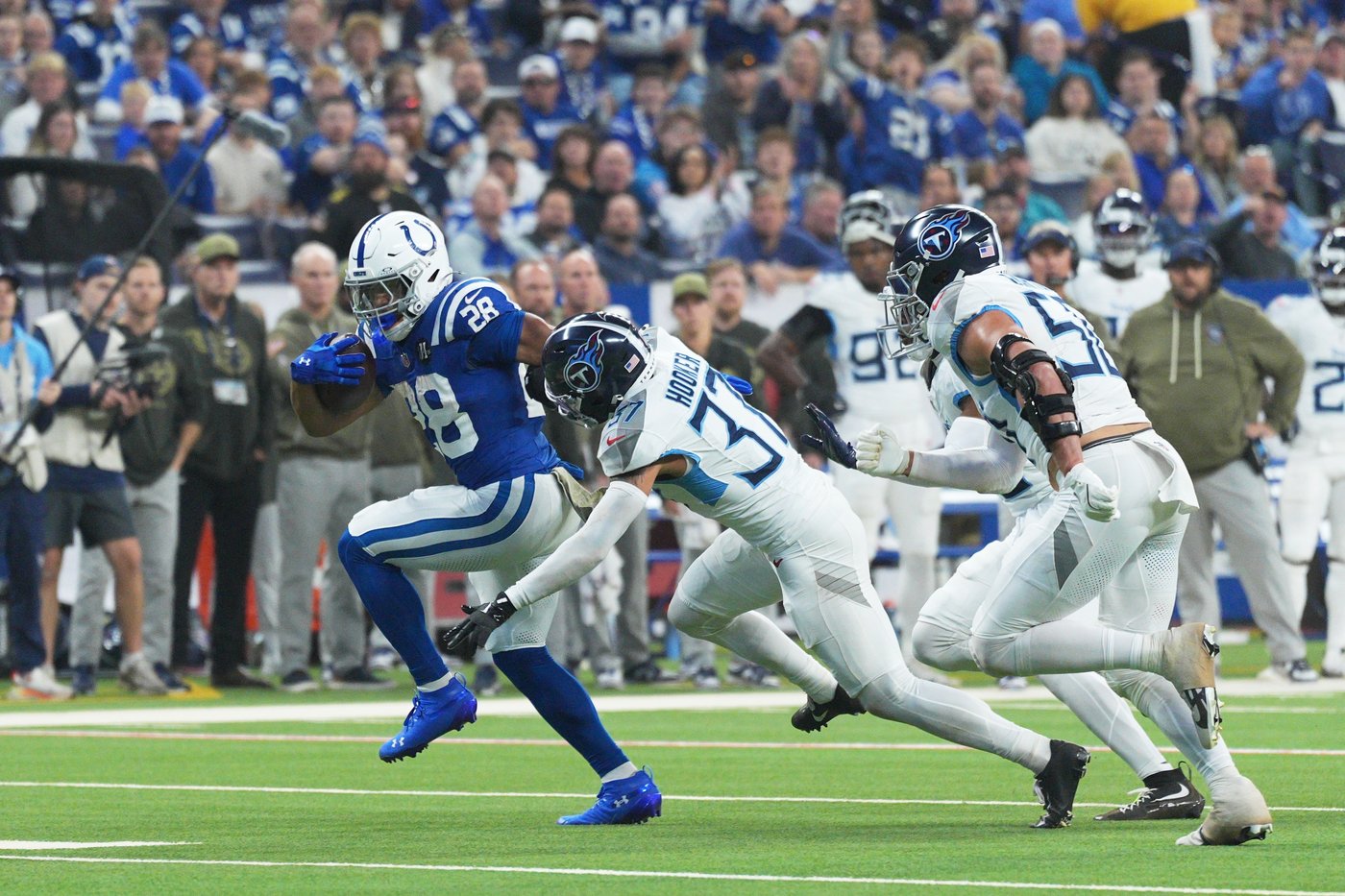 Jonathan Taylor becomes 1st in NFL history to score 3 TDs in 3 straight games against same team | iNFOnews.ca Jonathan Taylor becomes 1st in NFL history to score 3 TDs in 3 straight games against same team | iNFOnews.ca