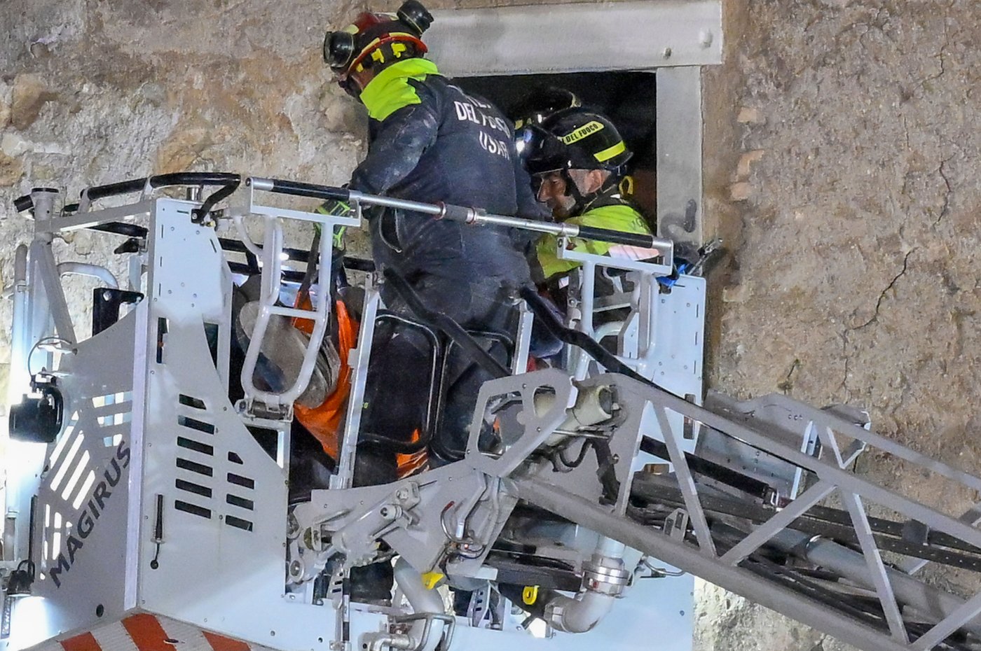Hopes dashed as man extracted from partially collapsed medieval tower in Rome dies soon after | iNFOnews.ca