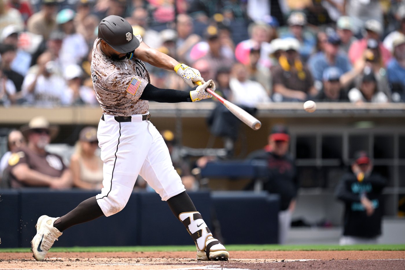 Machado, Padres head into postseason after beating Diamondbacks 12-4 for 3-game sweep | iNFOnews.ca
