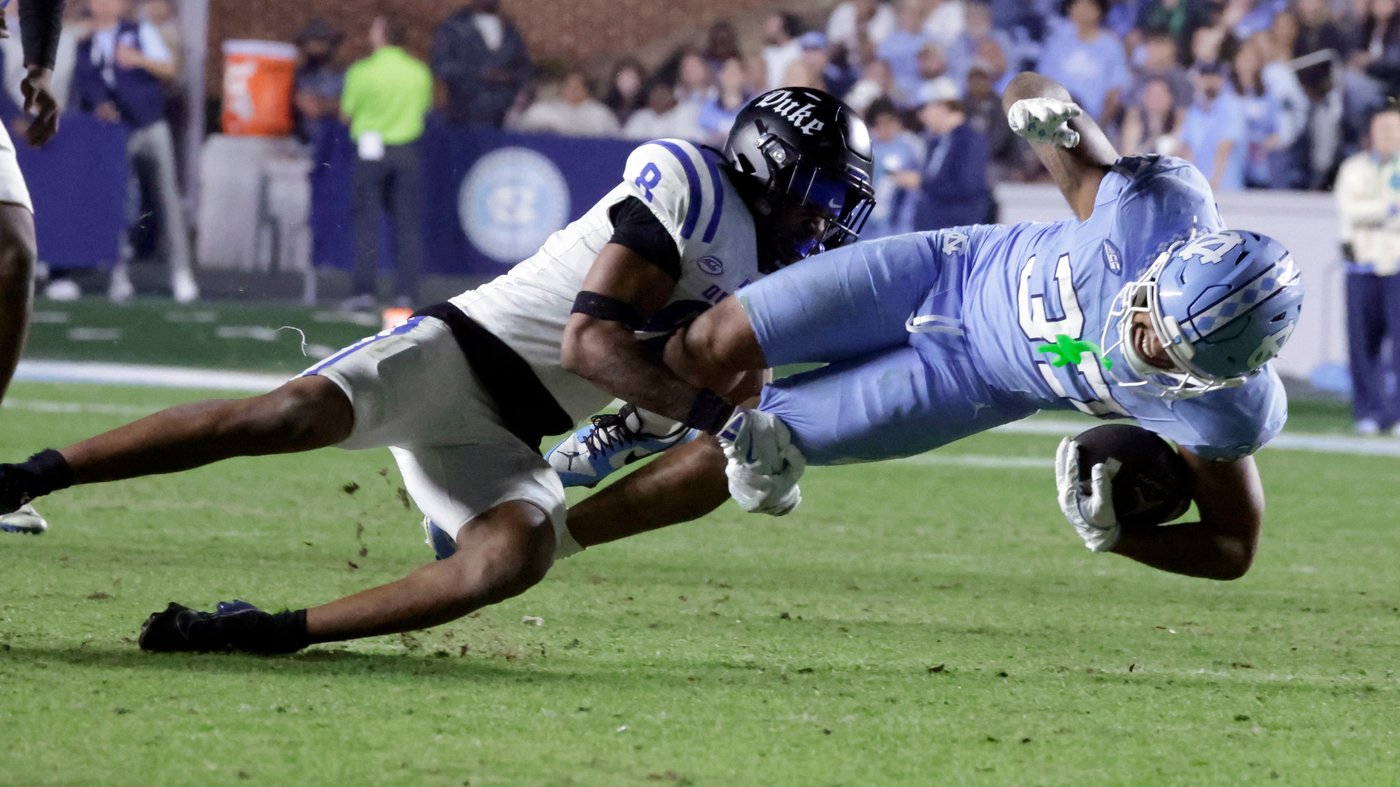 Fake FG call, Castle's 3 rushing scores help Duke hold off rival UNC 32-25 and become bowl eligible | iNFOnews.ca