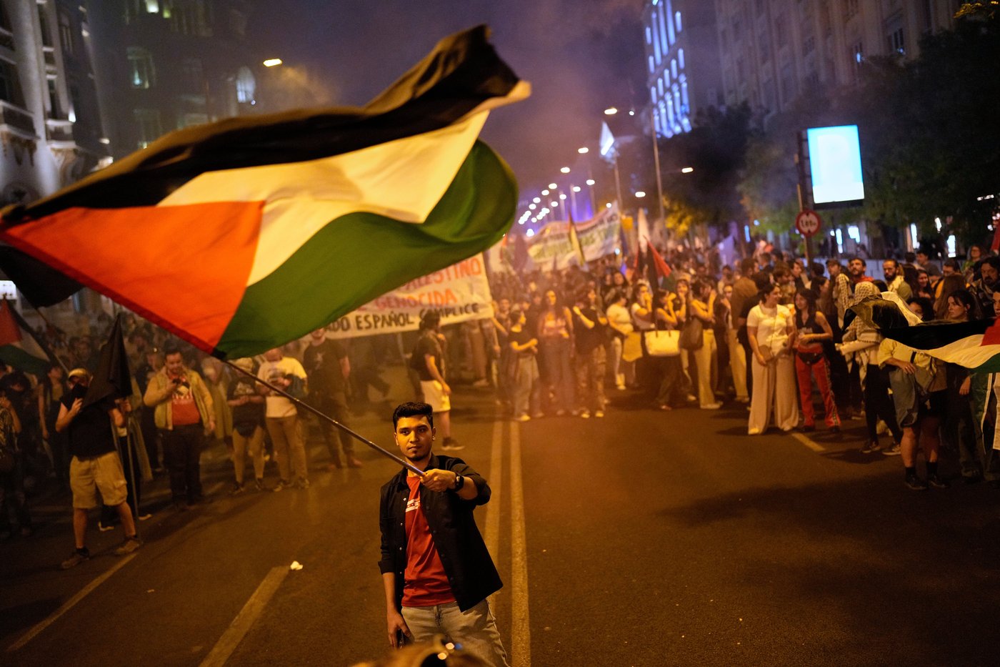 Photos show widespread protests after Israeli forces intercept Gaza-bound flotilla | iNFOnews.ca