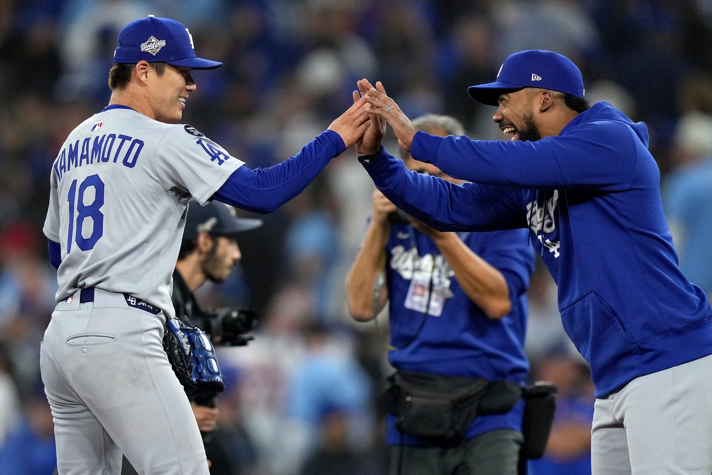 Dodgers beat Jays 5-1 in Game 2 of World Series | iNFOnews.ca