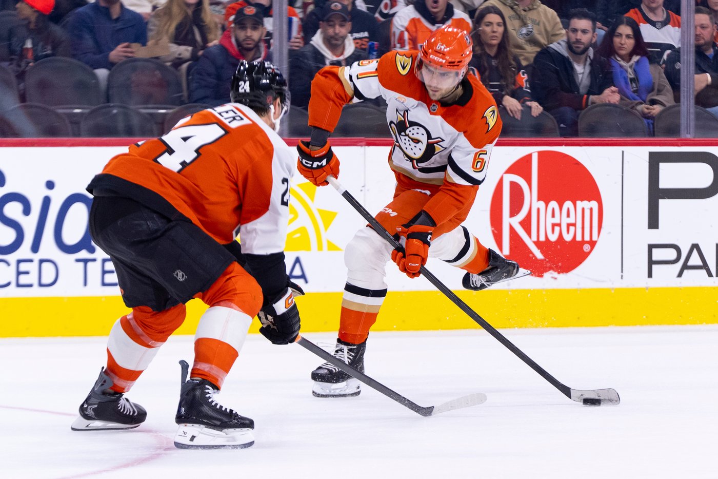 Trevor Zegras scores twice against former team as Flyers defeat Gauthier, Ducks 5-2 | iNFOnews.ca