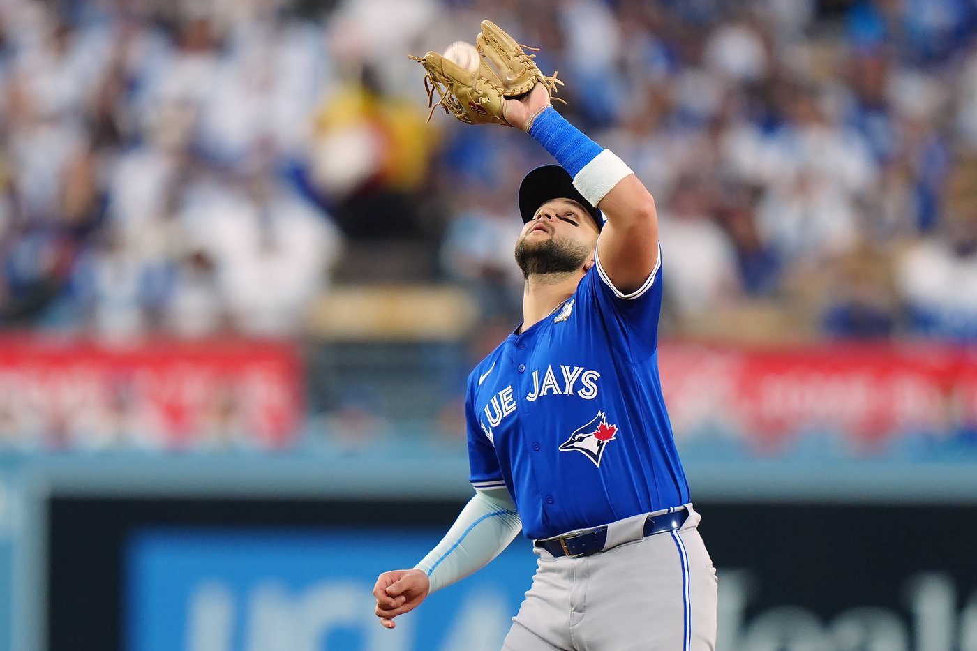 Photo Gallery: Dodgers outlast Jays 6-5 in 18-inning marathon World Series Game 3 | iNFOnews.ca