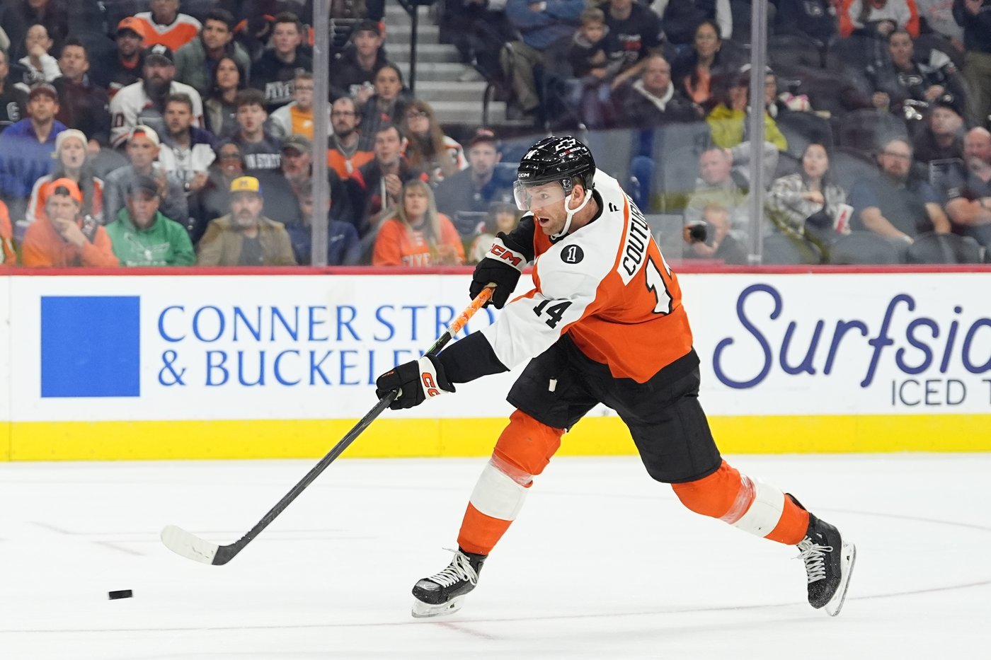 Sean Couturier's 4-point night lifts Flyers over Panthers in emotional home opener | iNFOnews.ca Sean Couturier's 4-point night lifts Flyers over Panthers in emotional home opener | iNFOnews.ca