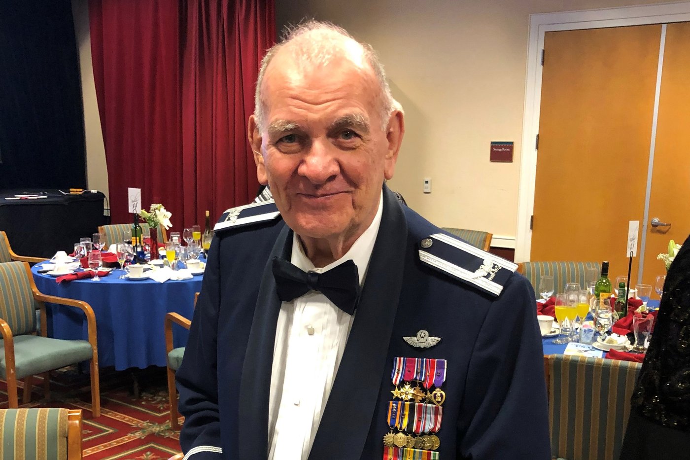 Vietnam War POW Robert Stirm, seen in iconic 'Burst of Joy' photo with family, dies at 92 | iNFOnews.ca