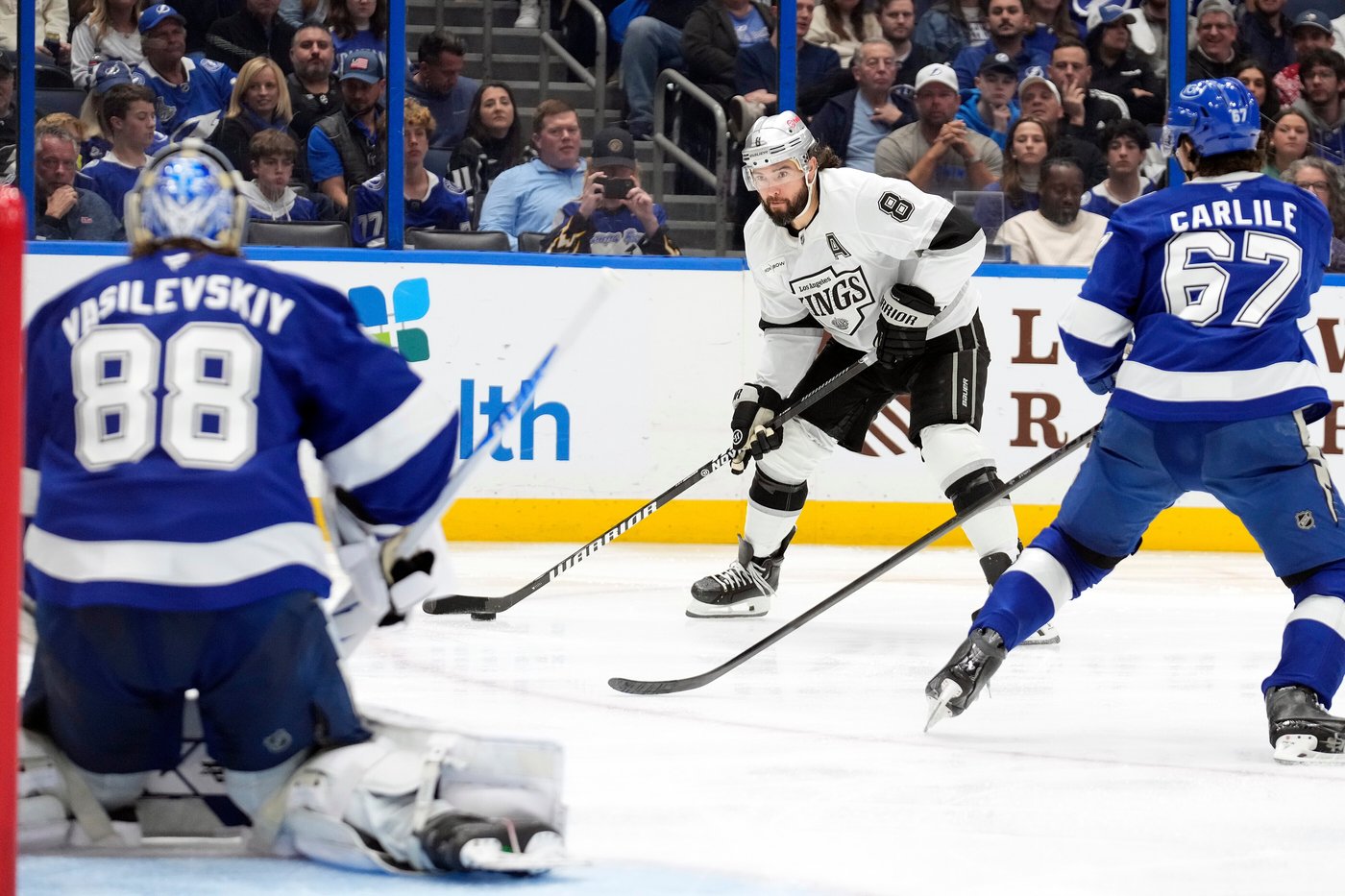 Kempe scores twice in 2nd period as Kings beat Lightning 2-1 to snap 4-game skid | iNFOnews.ca