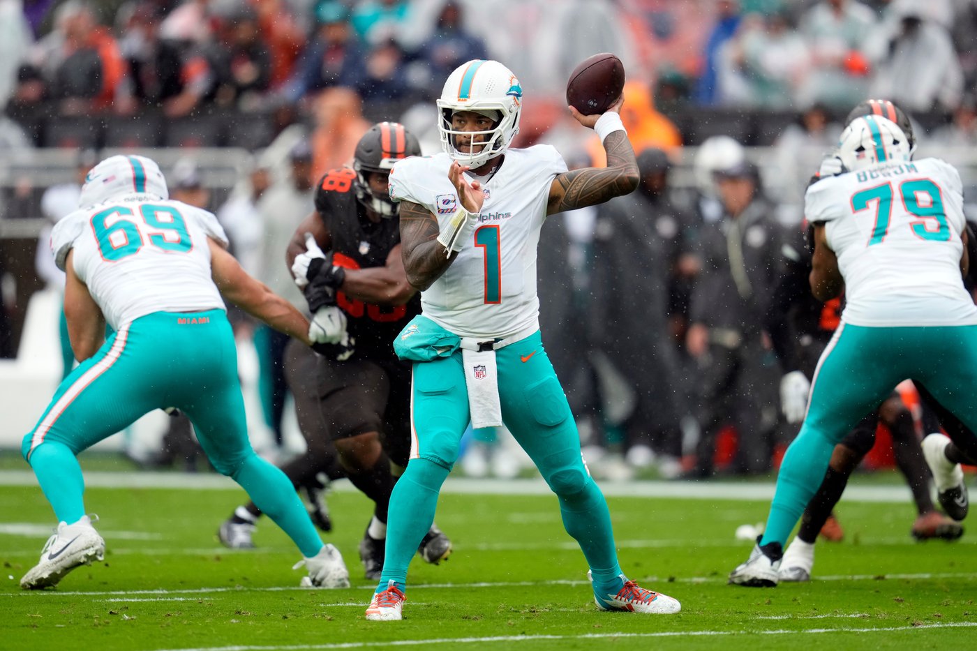 Quinshon Judkins scores 3 touchdowns as Browns roll to 31-6 victory over Dolphins | iNFOnews.ca Quinshon Judkins scores 3 touchdowns as Browns roll to 31-6 victory over Dolphins | iNFOnews.ca